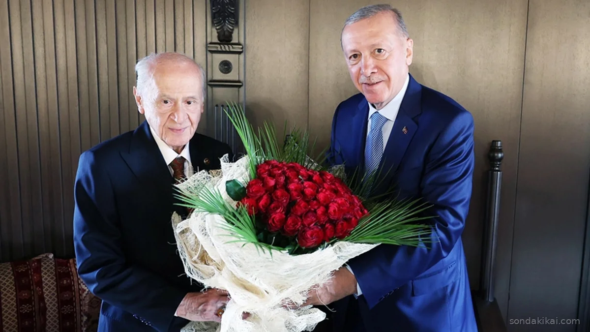 Cumhur İttifakı'nın Liderlerinden Anlamlı Bağ: Bahçeli'den Erdoğan'a Özel Hediye