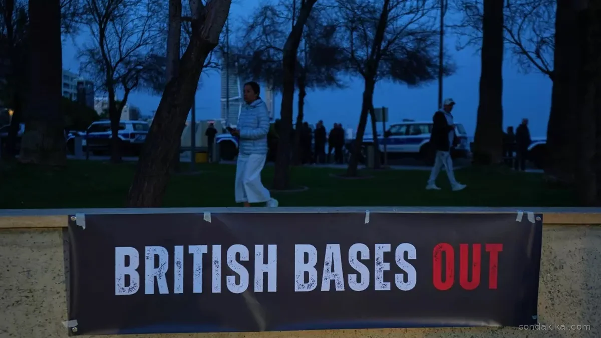 Kıbrıs'ta Gerilim Tırmanıyor: İngiliz Üsleri Protestoların Odağında