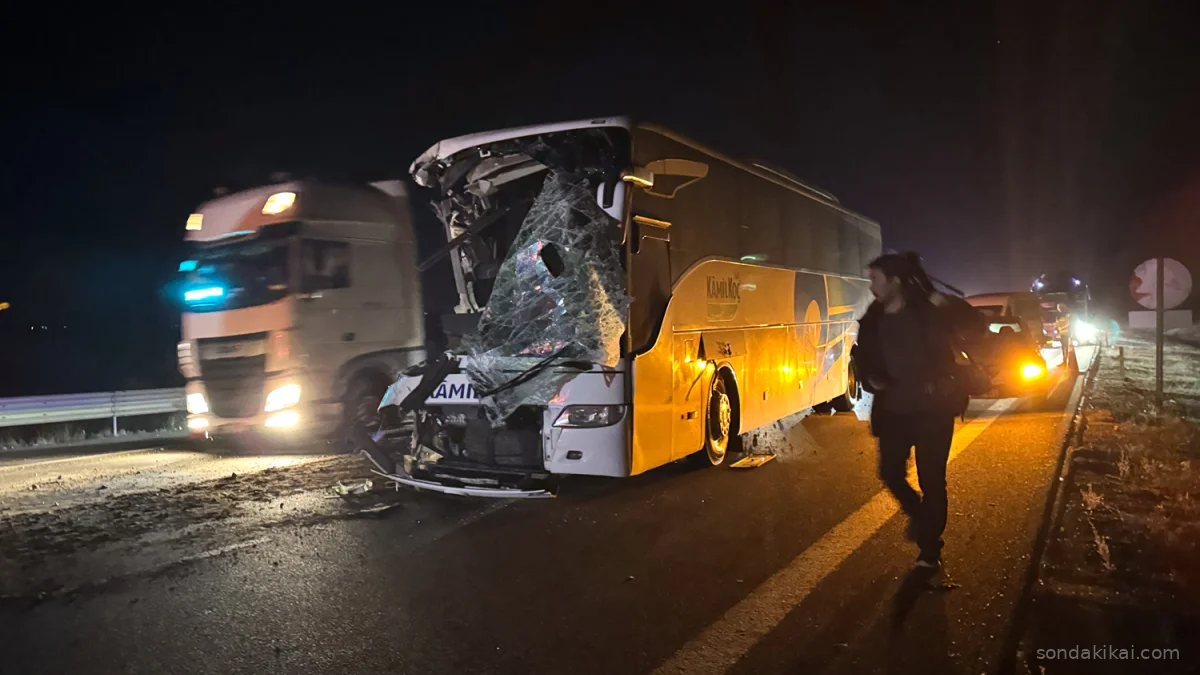 Kızılcahamam'da Korkunç Kaza: Otobüs Çekiciye Çarptı, Can Kaybı Var