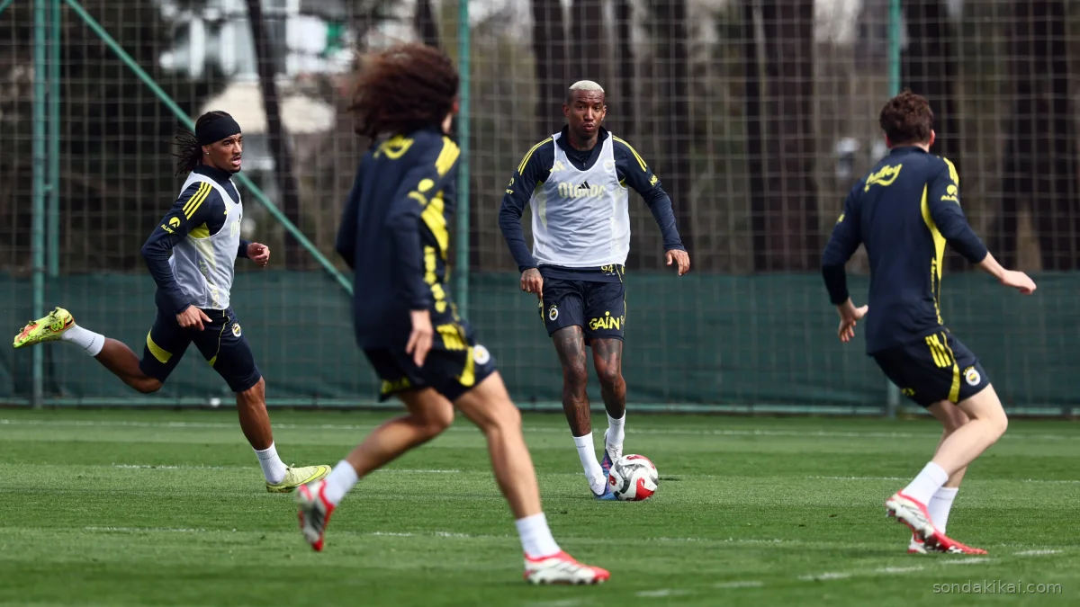 Şampiyonluk Alevi Yükseliyor: Fenerbahçe Derbiye Kilitlendi